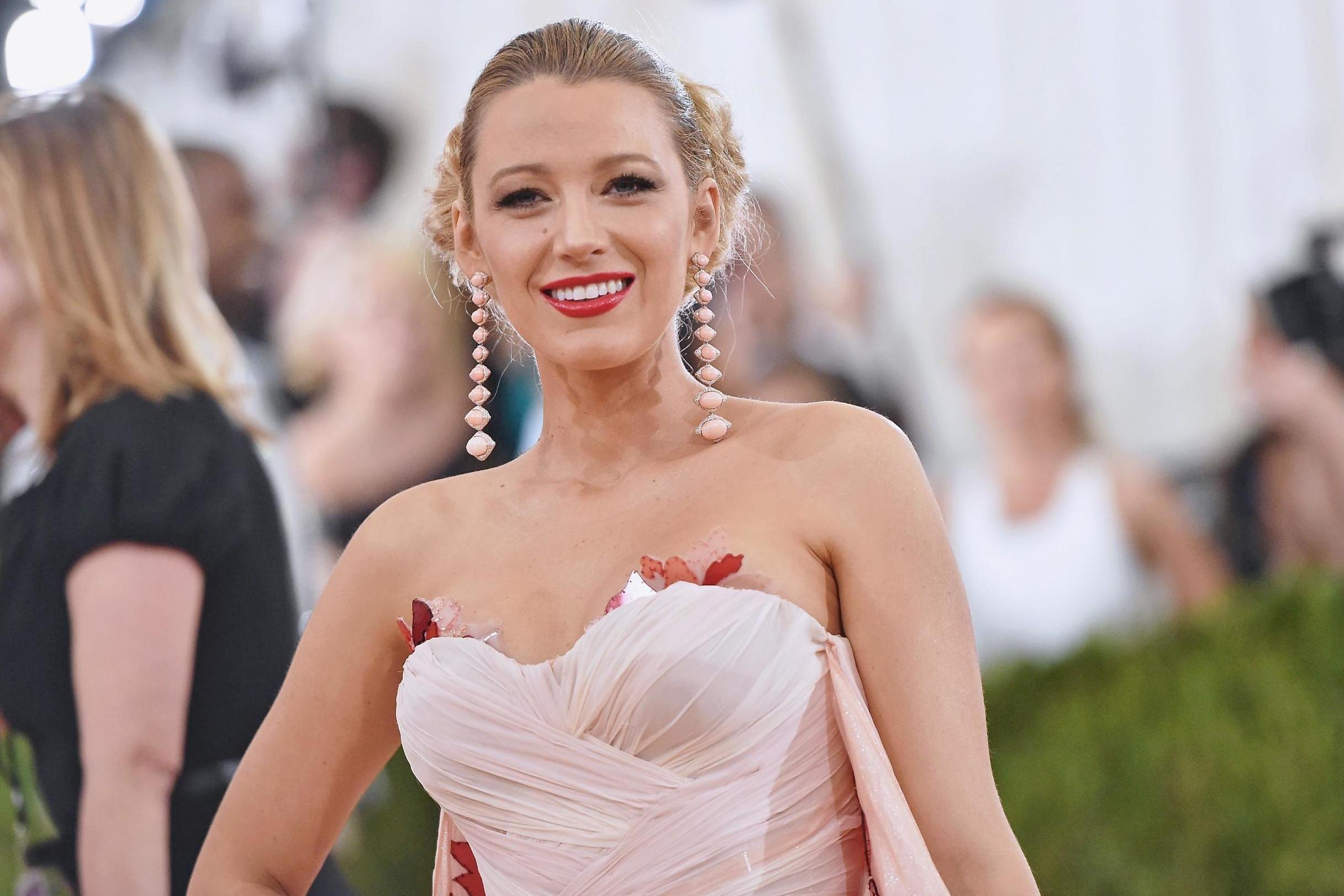Blake Lively chose a gold and burgundy gown, complete with a crown | Met  gala dresses, Gala dresses, Gowns